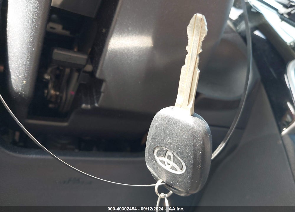 2017 TOYOTA COROLLA LE VIN: 5YFBURHE2HP705112