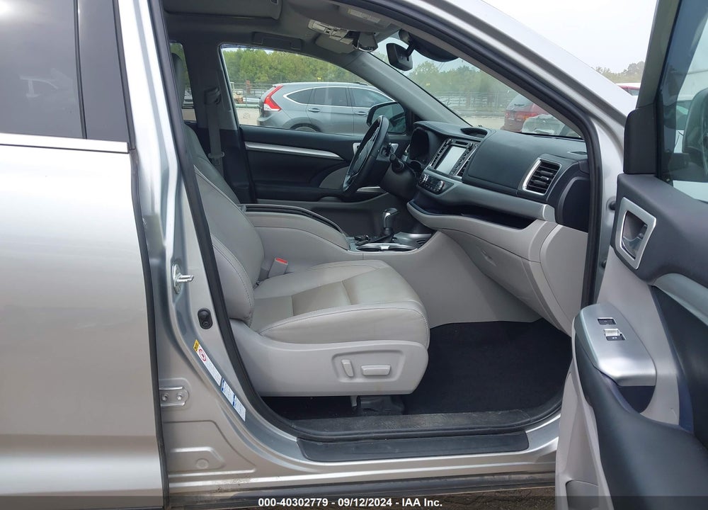 2019 TOYOTA HIGHLANDER XLE VIN: 5TDJZRFH1KS730009