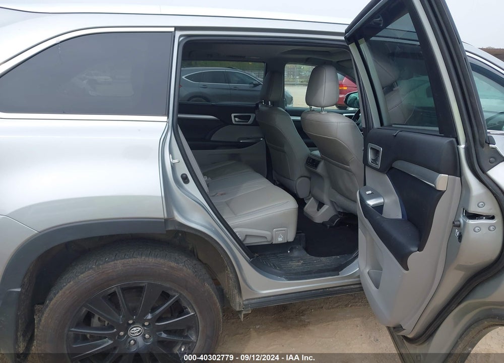 2019 TOYOTA HIGHLANDER XLE VIN: 5TDJZRFH1KS730009