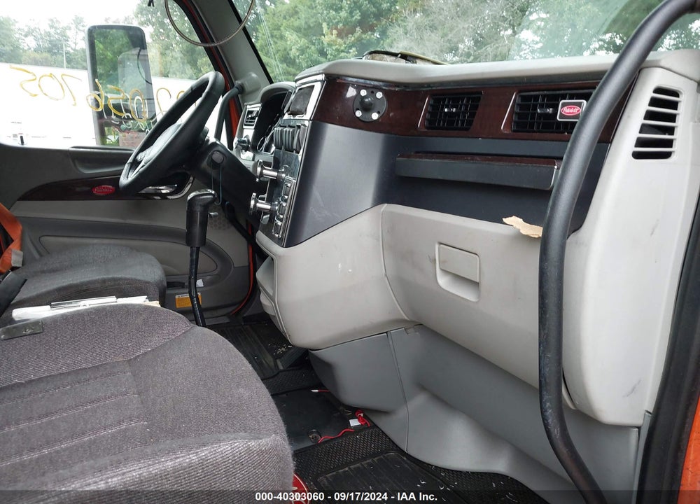 2019 PETERBILT 579 VIN: 1XPBD49X5KD609020
