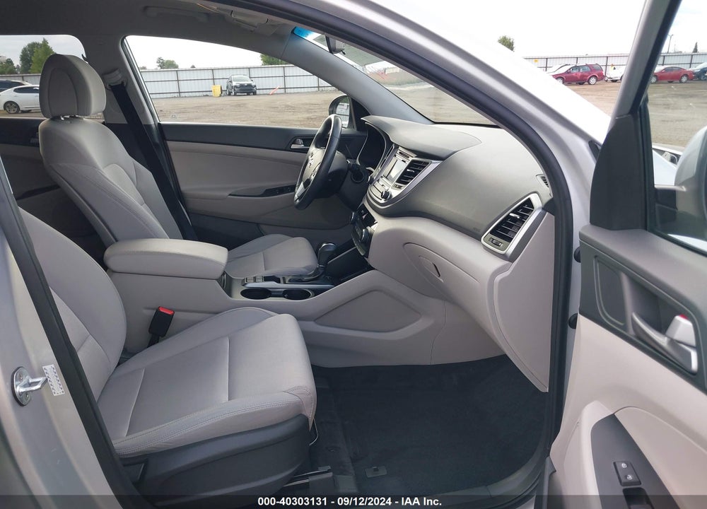 2017 HYUNDAI TUCSON SPORT VIN: KM8J3CA21HU527588