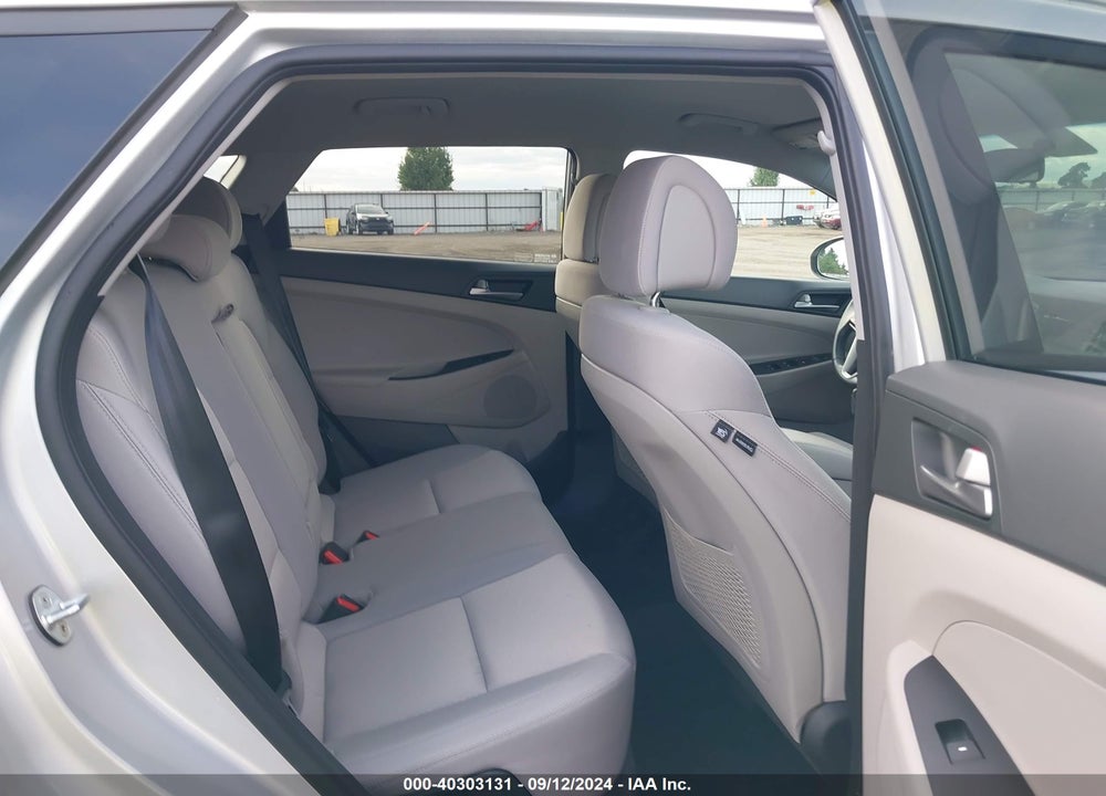 2017 HYUNDAI TUCSON SPORT VIN: KM8J3CA21HU527588