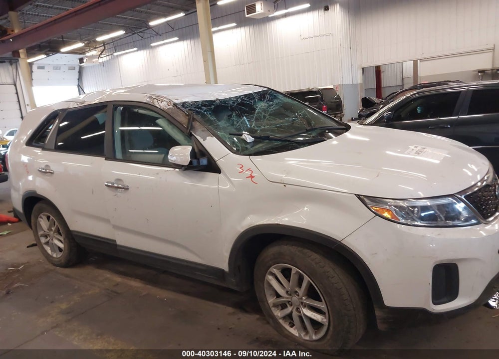 2014 KIA SORENTO LX VIN: 5XYKT3A60EG429130