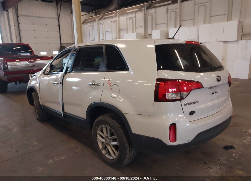2014 KIA SORENTO LX VIN: 5XYKT3A60EG429130