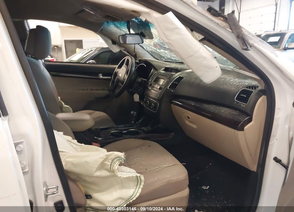 2014 KIA SORENTO LX VIN: 5XYKT3A60EG429130