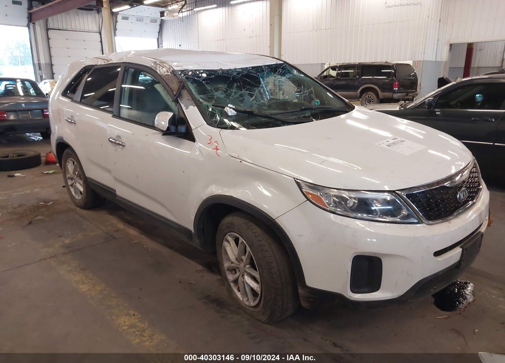 2014 KIA SORENTO LX VIN: 5XYKT3A60EG429130