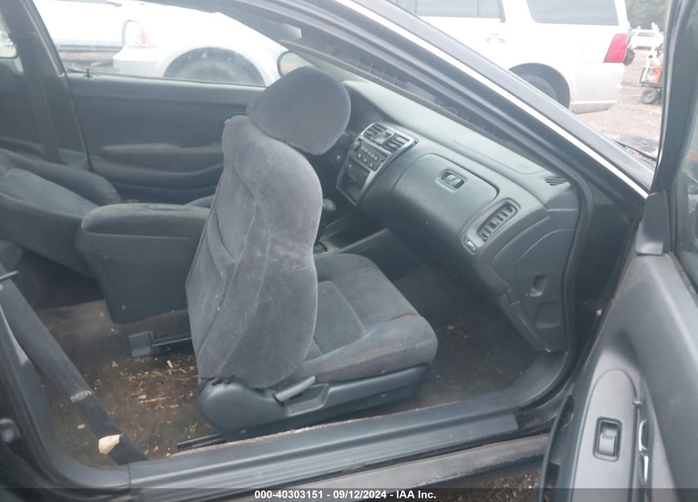 1999 HONDA ACCORD LX VIN: 1HGCG324XXA020000