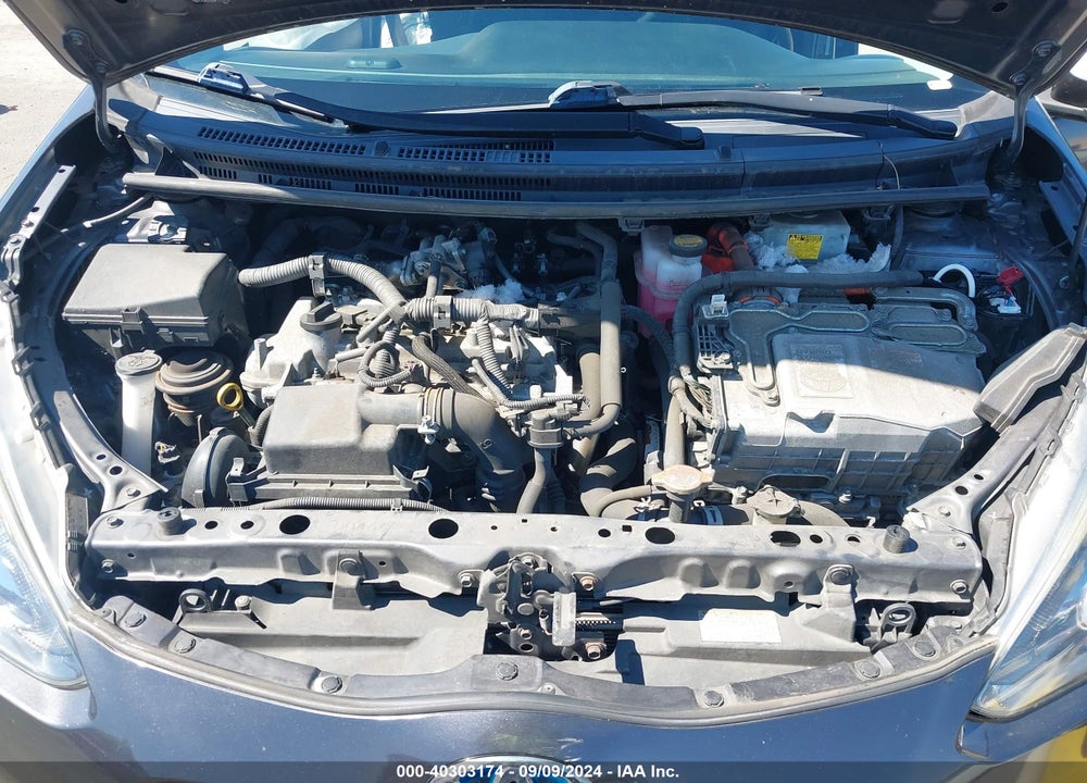 2015 TOYOTA PRIUS C THREE VIN: JTDKDTB38F1111114