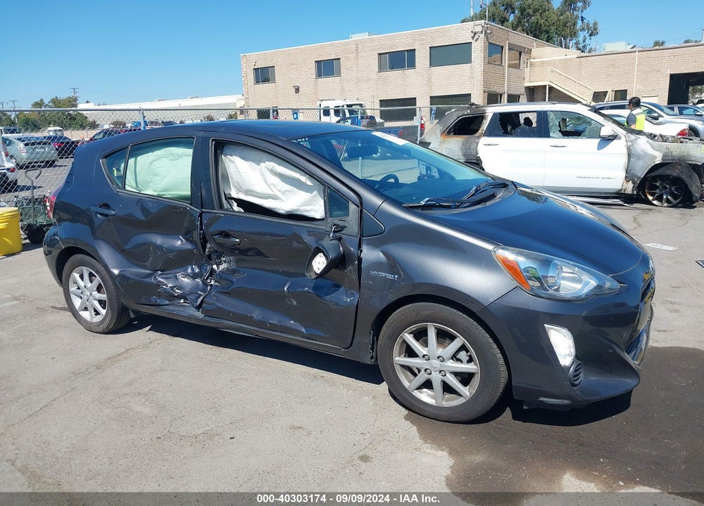 2015 TOYOTA PRIUS C THREE VIN: JTDKDTB38F1111114