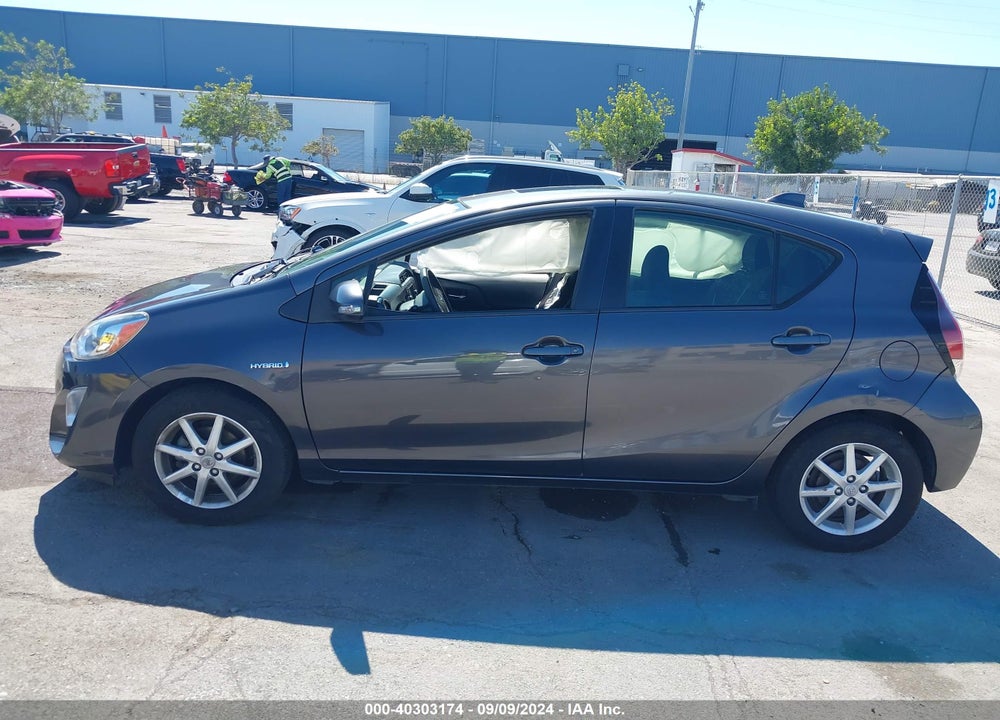 2015 TOYOTA PRIUS C THREE VIN: JTDKDTB38F1111114