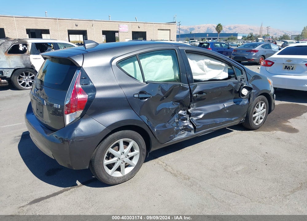 2015 TOYOTA PRIUS C THREE VIN: JTDKDTB38F1111114