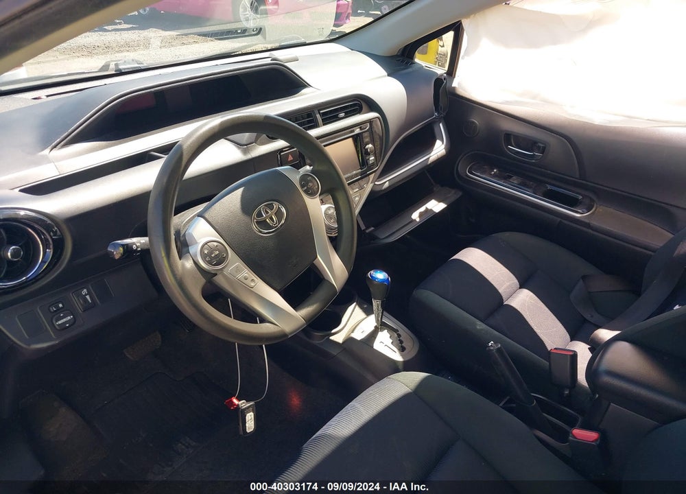 2015 TOYOTA PRIUS C THREE VIN: JTDKDTB38F1111114