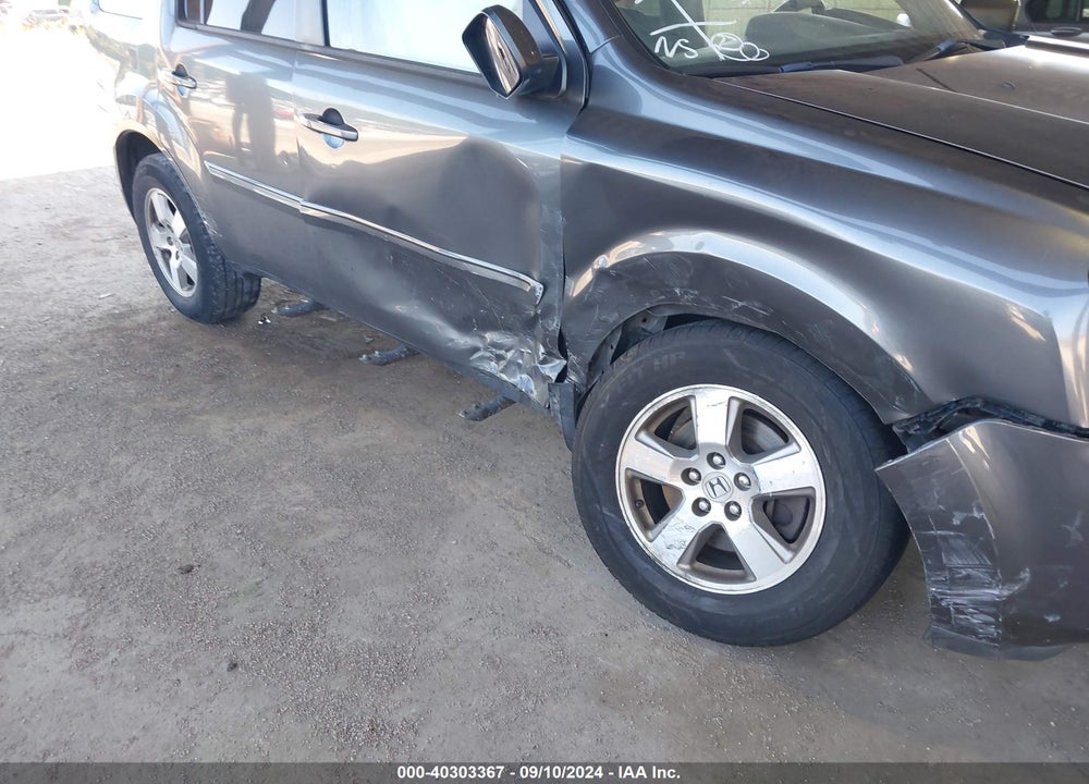 2011 HONDA PILOT EX-L VIN: 5FNYF4H79BB042598