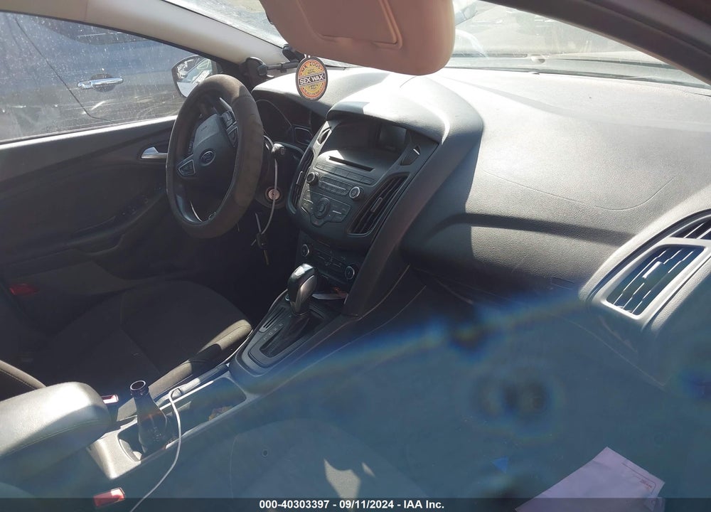 2015 FORD FOCUS SE VIN: 1FADP3K26FL350971