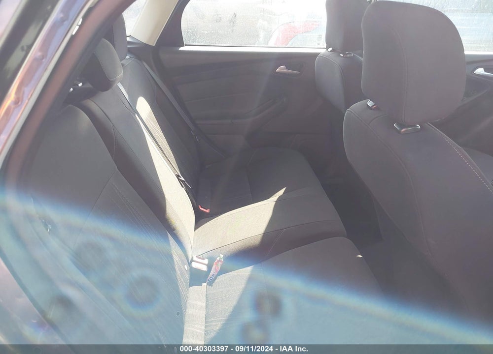 2015 FORD FOCUS SE VIN: 1FADP3K26FL350971