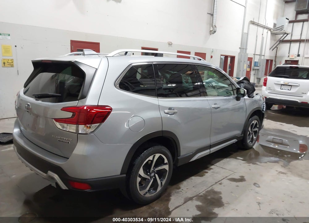 2022 SUBARU FORESTER TOURING VIN: JF2SKARC3NH482141