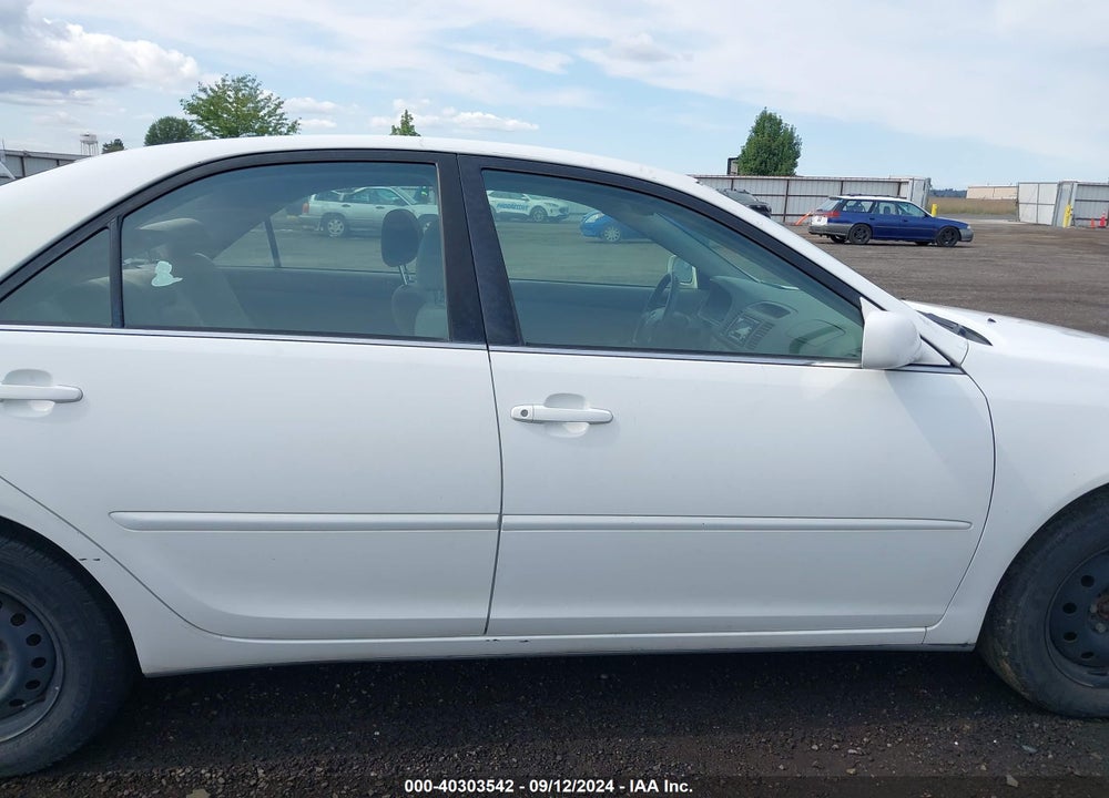 2004 TOYOTA CAMRY LE VIN: JTDBE32K940279111