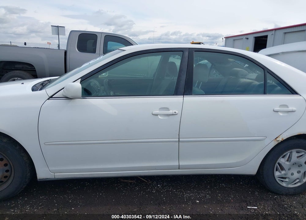 2004 TOYOTA CAMRY LE VIN: JTDBE32K940279111