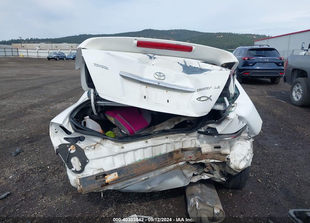 2004 TOYOTA CAMRY LE VIN: JTDBE32K940279111