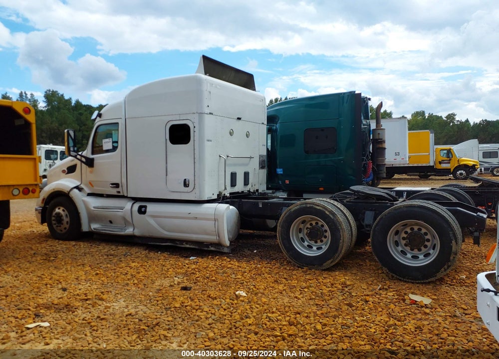 2016 PETERBILT 579 VIN: 1XPBD49XXGD301008