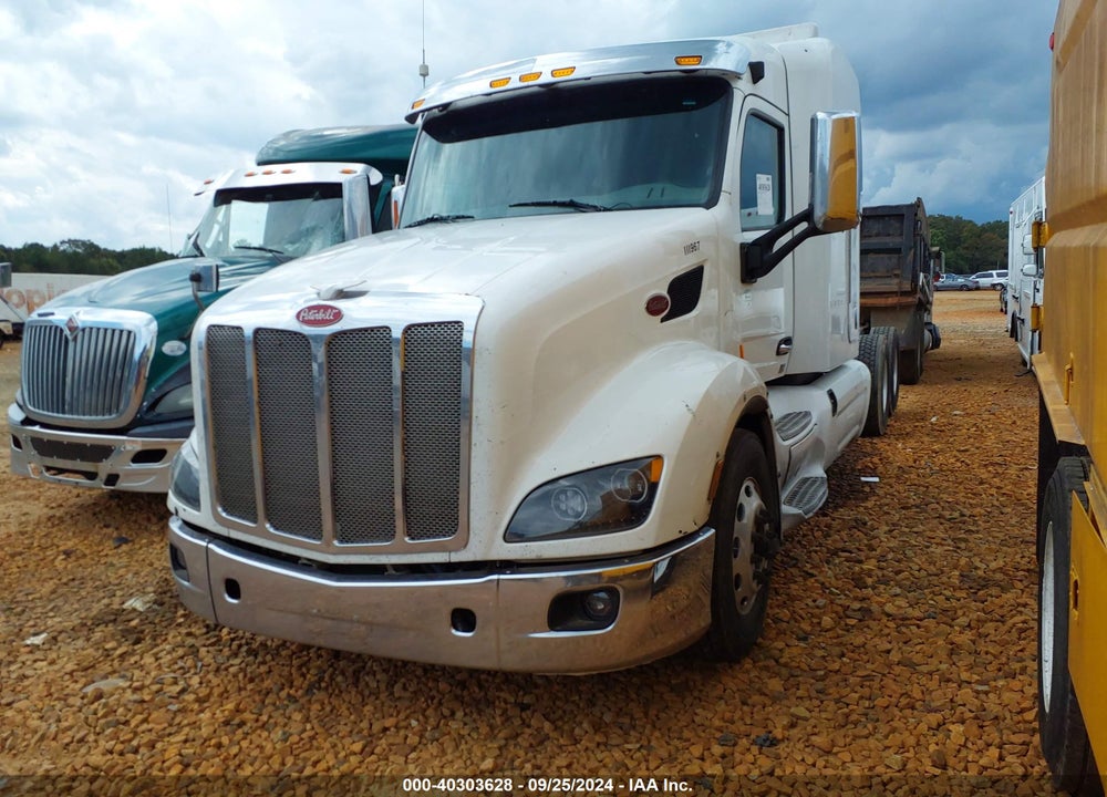 2016 PETERBILT 579 VIN: 1XPBD49XXGD301008
