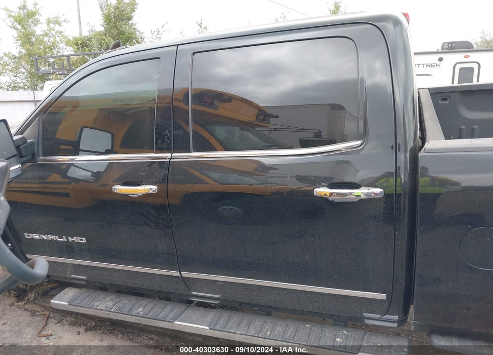 2018 GMC SIERRA 2500HD DENALI VIN: 1GT12UEYXJF126661