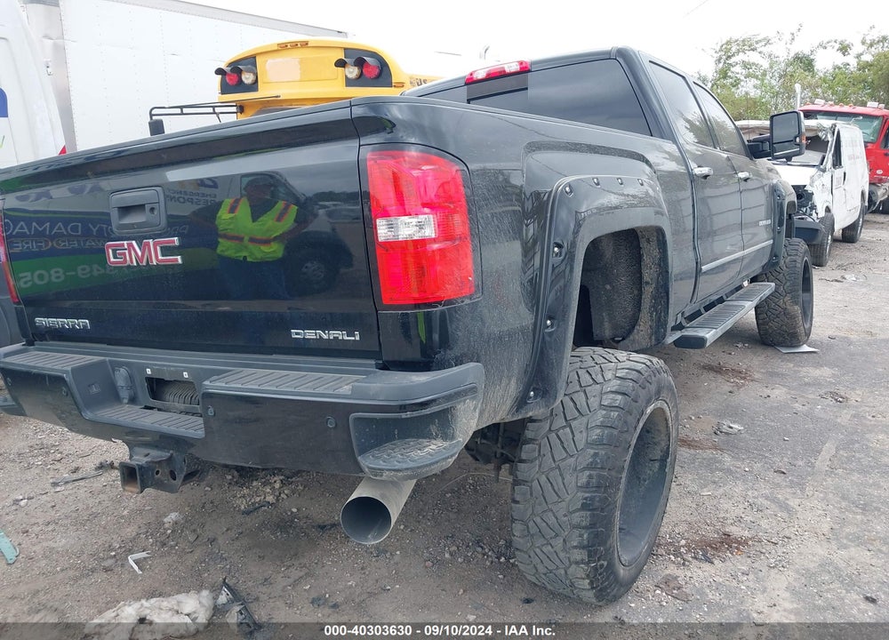 2018 GMC SIERRA 2500HD DENALI VIN: 1GT12UEYXJF126661
