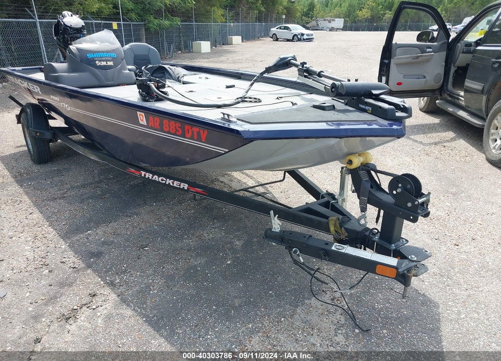 2021 TRACKER MARINE BOAT AND TRAILER VIN: BUJ34914H021
