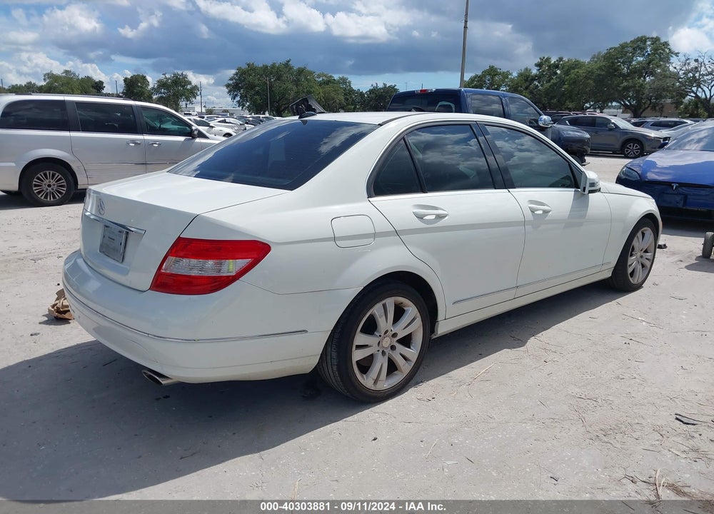 2010 MERCEDES-BENZ C 300 LUXURY/SPORT VIN: WDDGF5EB1AR121207
