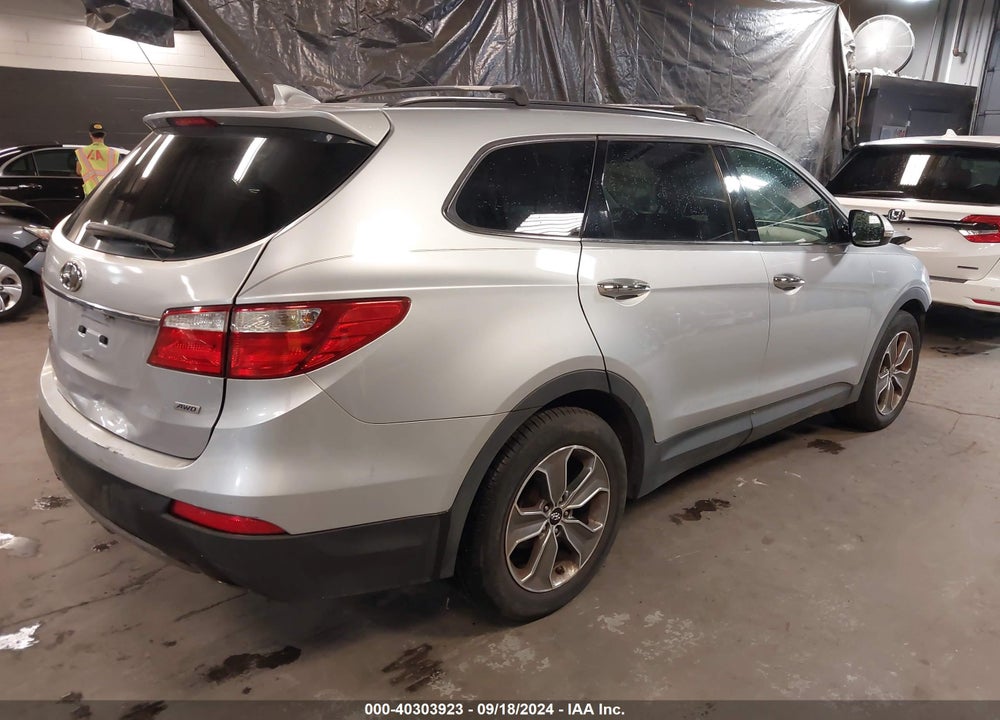 2014 HYUNDAI SANTA FE GLS VIN: KM8SNDHF4EU065536