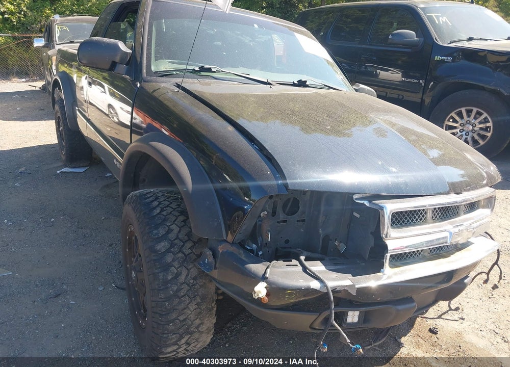 2003 CHEVROLET S-10 LS VIN: 1GCCT19X338223861