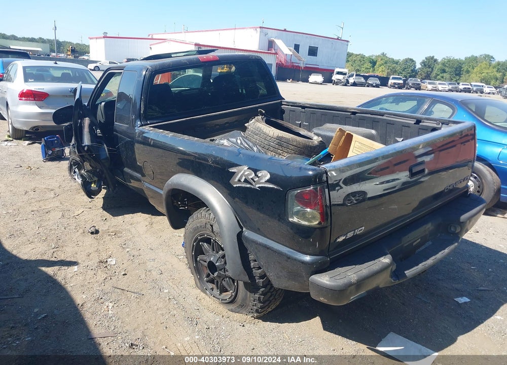 2003 CHEVROLET S-10 LS VIN: 1GCCT19X338223861