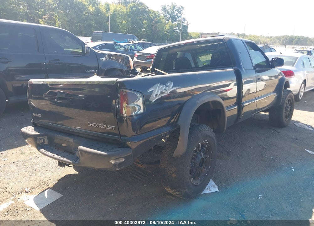 2003 CHEVROLET S-10 LS VIN: 1GCCT19X338223861