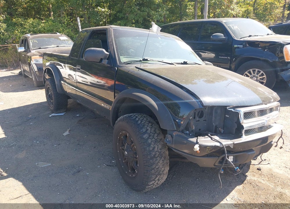 2003 CHEVROLET S-10 LS VIN: 1GCCT19X338223861
