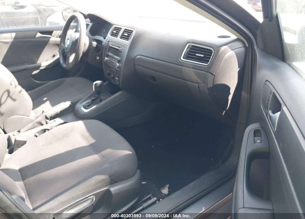 2013 VOLKSWAGEN JETTA 2.0L S VIN: 3VW2K7AJ0DM379102