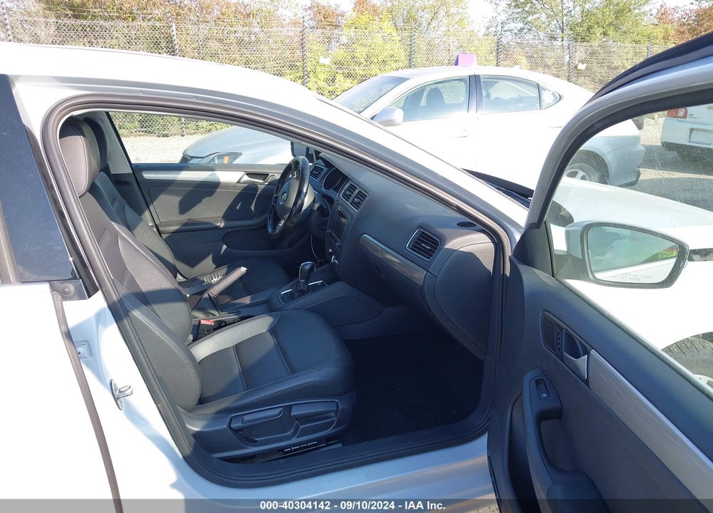 2017 VOLKSWAGEN JETTA 1.4T SE VIN: 3VWDB7AJ2HM388107