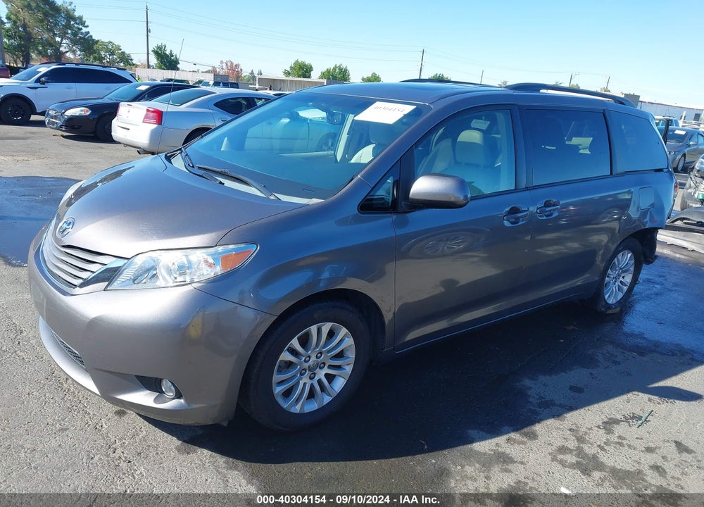 2013 TOYOTA SIENNA XLE V6 8 PASSENGER VIN: 5TDYK3DC3DS351619