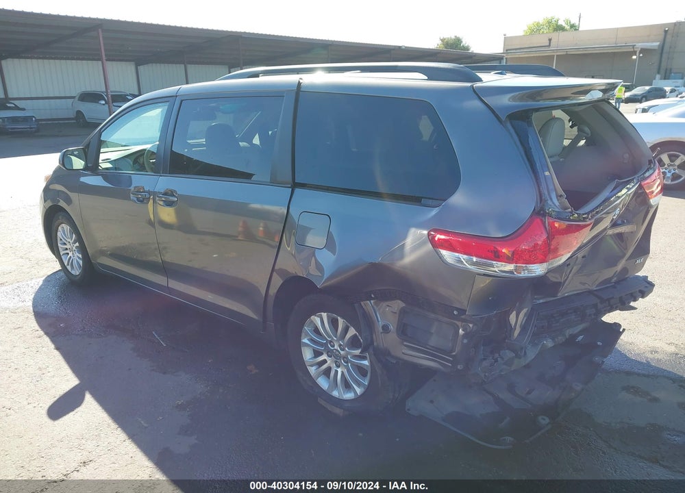 2013 TOYOTA SIENNA XLE V6 8 PASSENGER VIN: 5TDYK3DC3DS351619