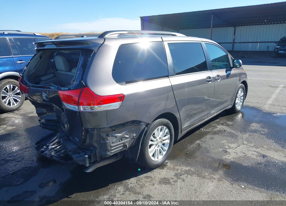 2013 TOYOTA SIENNA XLE V6 8 PASSENGER VIN: 5TDYK3DC3DS351619