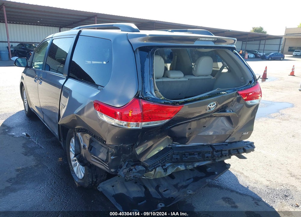 2013 TOYOTA SIENNA XLE V6 8 PASSENGER VIN: 5TDYK3DC3DS351619