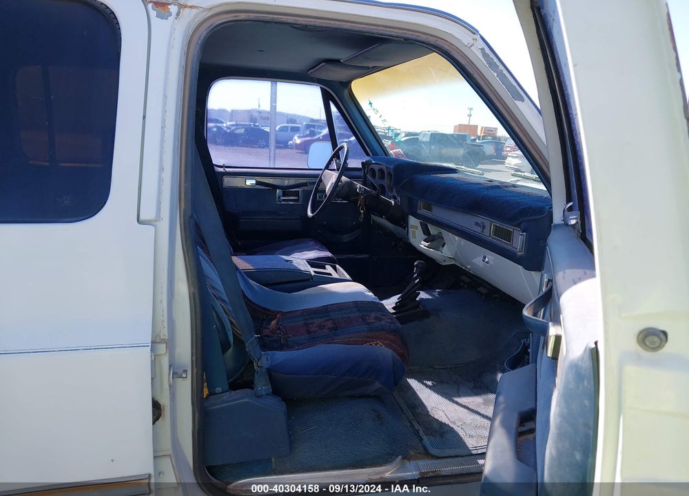 1988 CHEVROLET SUBURBAN V10 VIN: 1GNEV16K6JF195890