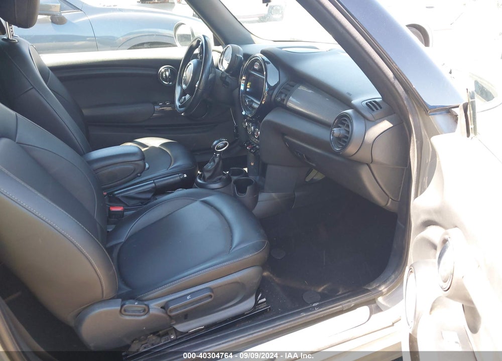 2019 MINI CONVERTIBLE COOPER VIN: WMWWG5C57K3D01537