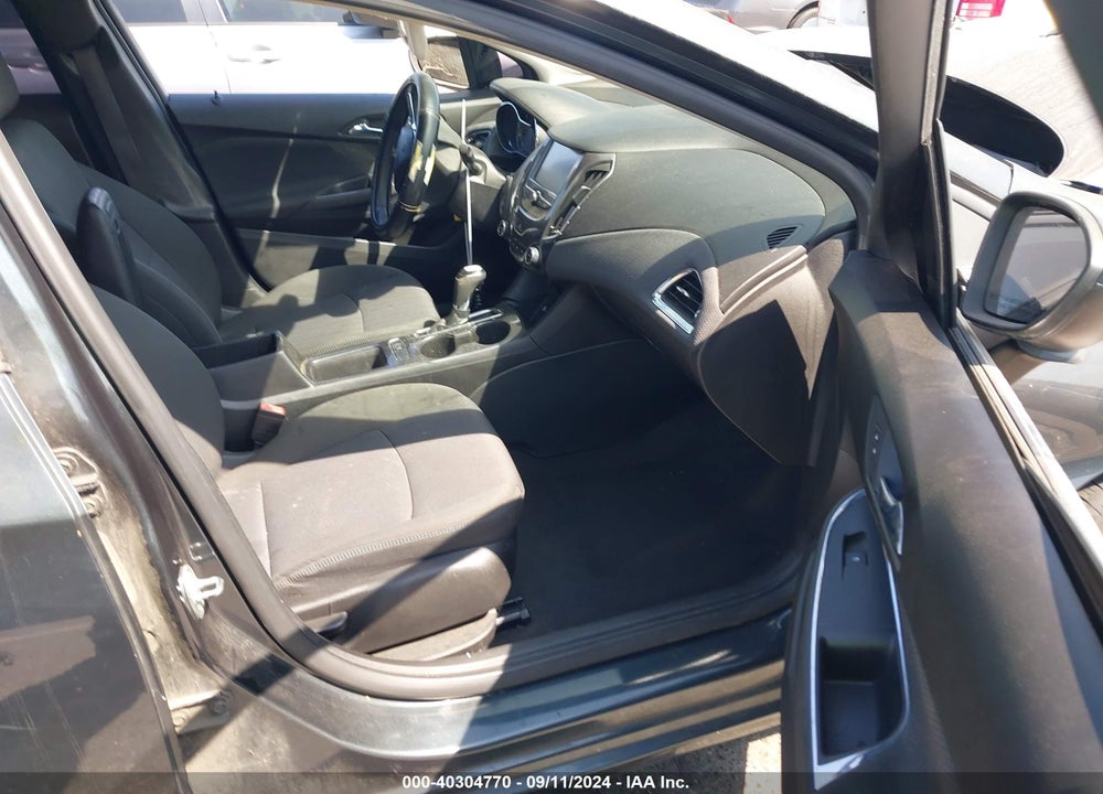 2017 CHEVROLET CRUZE LT AUTO VIN: 1G1BE5SM3H7268009