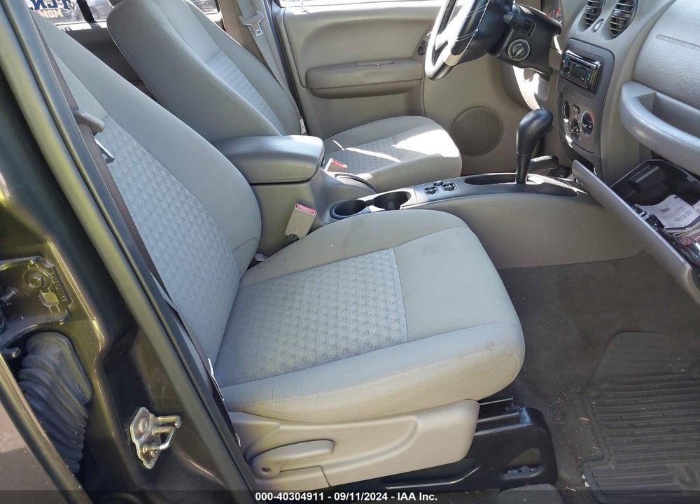 2005 JEEP LIBERTY SPORT VIN: 1J4GL48K45W509123