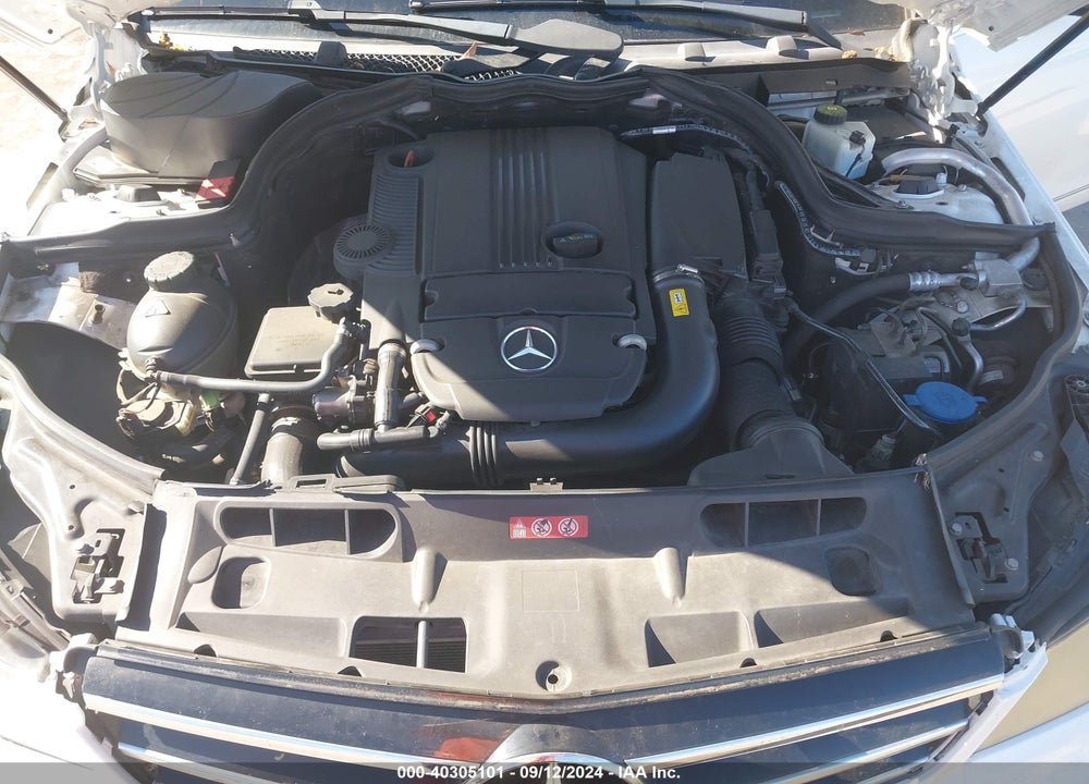 2013 MERCEDES-BENZ C 250 LUXURY/SPORT VIN: WDDGF4HB1DA828056
