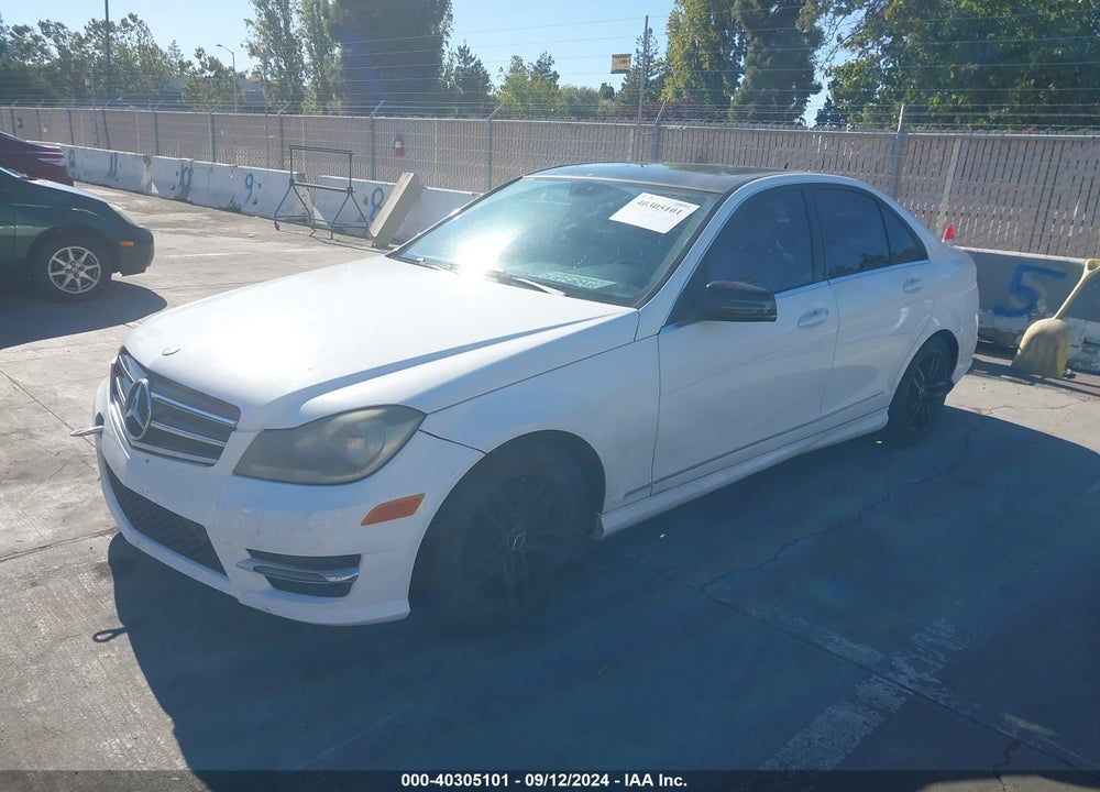 2013 MERCEDES-BENZ C 250 LUXURY/SPORT VIN: WDDGF4HB1DA828056