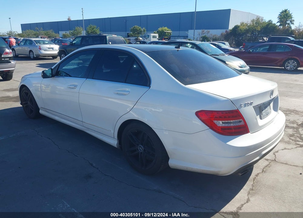 2013 MERCEDES-BENZ C 250 LUXURY/SPORT VIN: WDDGF4HB1DA828056