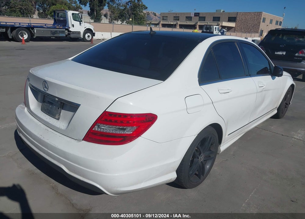 2013 MERCEDES-BENZ C 250 LUXURY/SPORT VIN: WDDGF4HB1DA828056