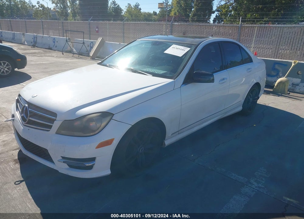 2013 MERCEDES-BENZ C 250 LUXURY/SPORT VIN: WDDGF4HB1DA828056
