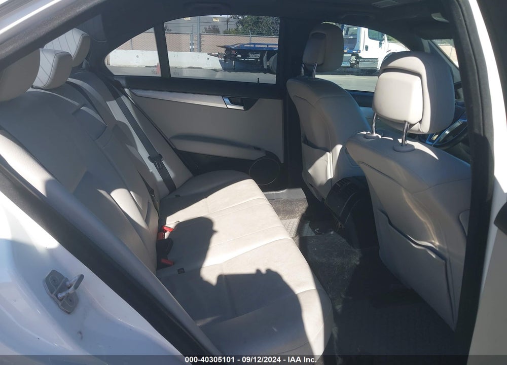 2013 MERCEDES-BENZ C 250 LUXURY/SPORT VIN: WDDGF4HB1DA828056